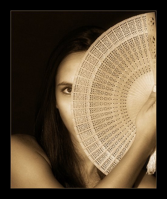 photo "Fan" tags: glamour, portrait, woman