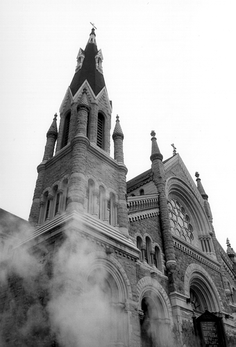 photo "Ghost in the Mist" tags: black&white, architecture, landscape, 