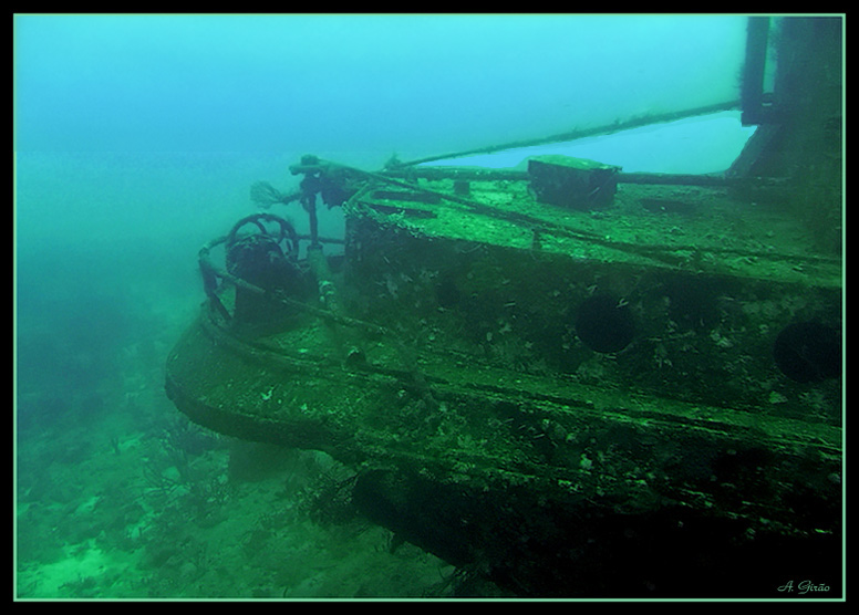 photo "Shipwreck #2" tags: underwater, travel, South America