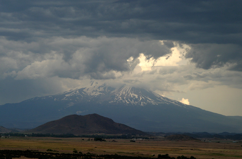 photo "Shasta Storm" tags: landscape, mountains, summer