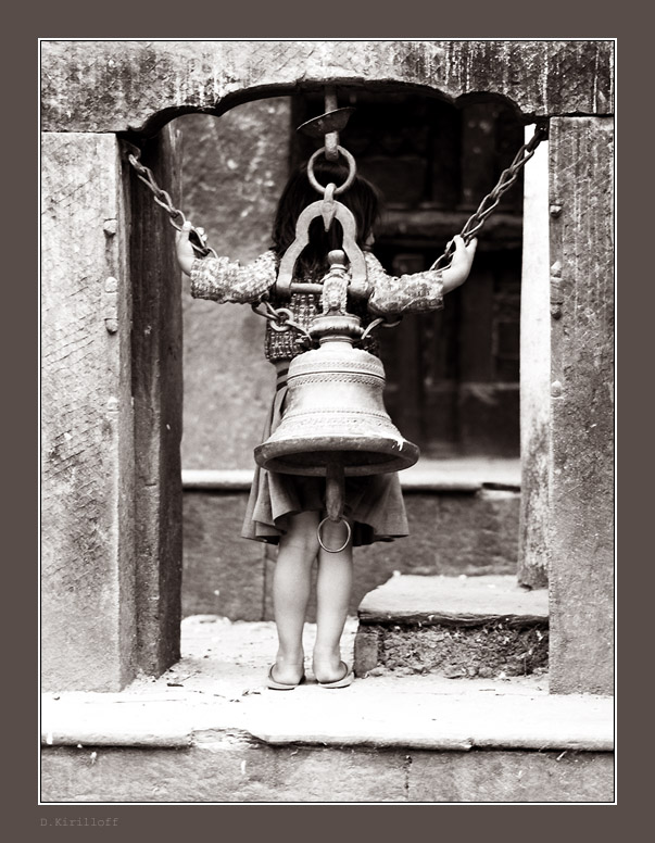 photo "The little bell" tags: genre, black&white, 