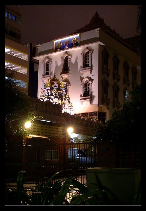 photo "view to a temple" tags: architecture, landscape, night