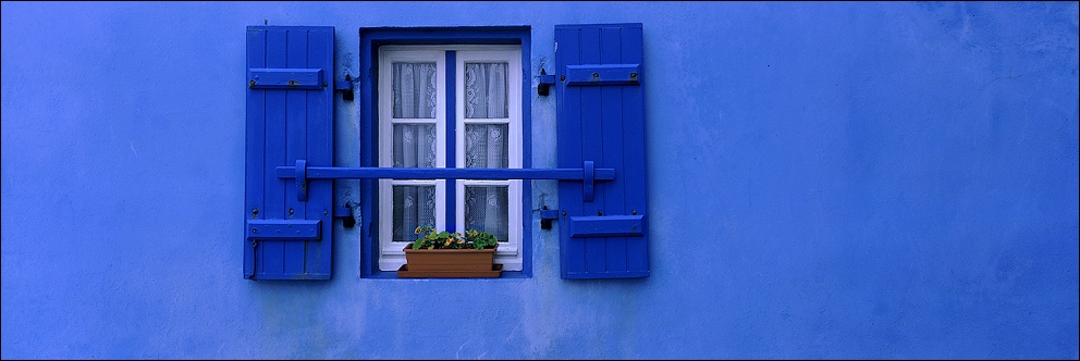 photo "Intimate landscape (4) Blue window at Sein" tags: travel, architecture, landscape, Europe