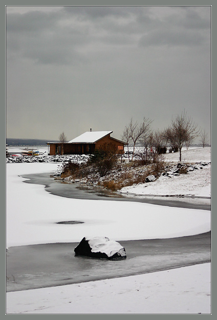фото "Пейзаж с камнем в воде" метки: пейзаж, зима