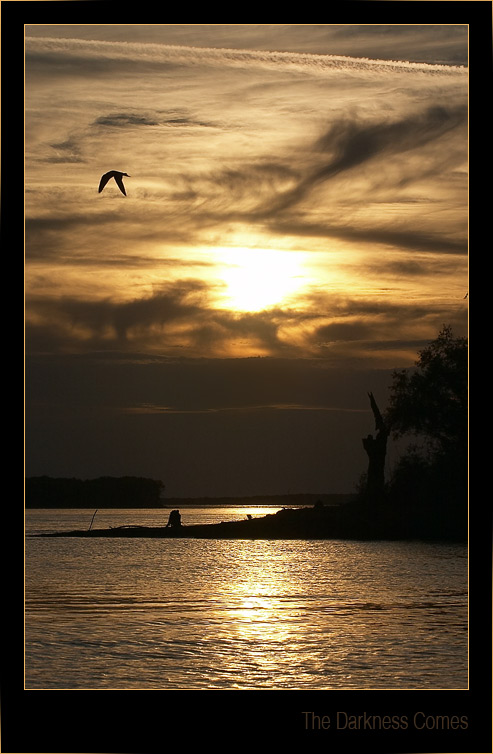 photo "The darkness comes" tags: landscape, sunset, water