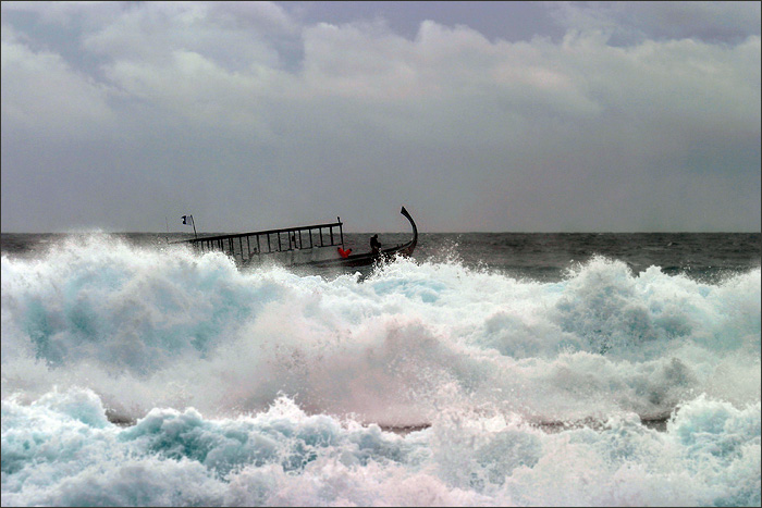 photo "Behind a line of a surf." tags: nature, 