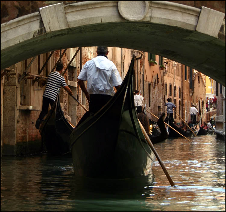 photo "Traffic Jam" tags: architecture, travel, landscape, Europe