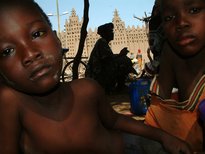 photo "sorrow and joy in Djenne town" tags: reporting, travel, Africa