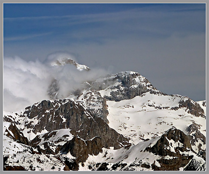 photo "Foggy tops" tags: landscape, mountains