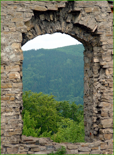 photo "...window out..." tags: landscape, travel, mountains