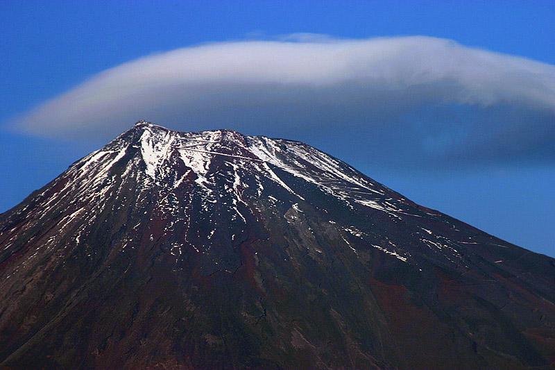 photo "Mount Fuji Dec. 18th 2004" tags: landscape, clouds, mountains