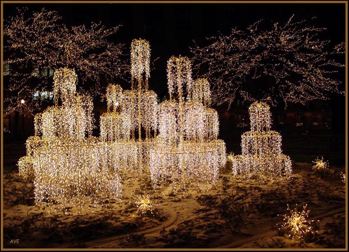photo "Christmas lights" tags: architecture, landscape, night