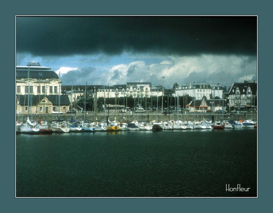 фото "Honfleur harbor" метки: архитектура, пейзаж, облака
