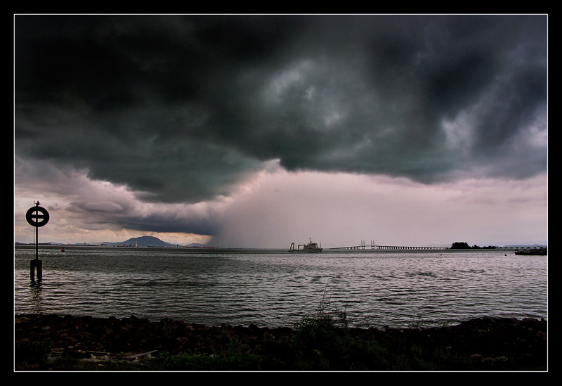 photo "Thunder-storm. Penang." tags: landscape, clouds