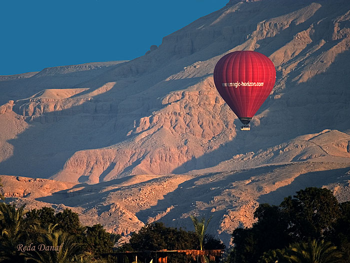 photo "Red Balloon" tags: travel, landscape, Africa, mountains