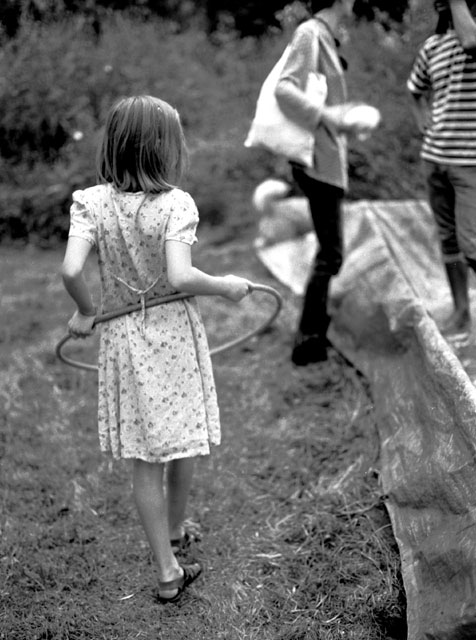 photo "Hoop" tags: portrait, black&white, children