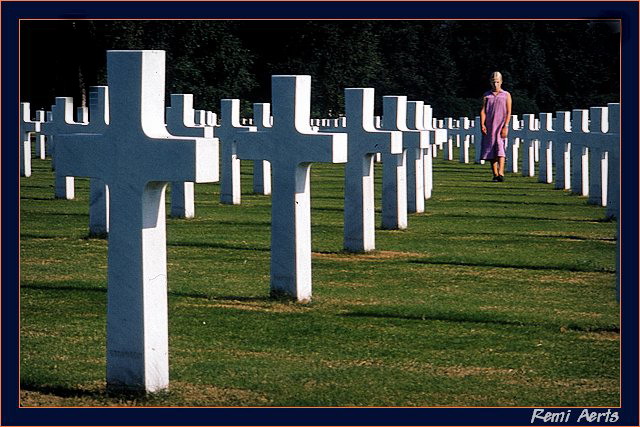 photo "American cemetery" tags: landscape, portrait, woman