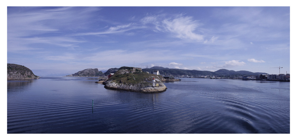 photo "Leaving Bodoe harbor in North Norway" tags: landscape, summer