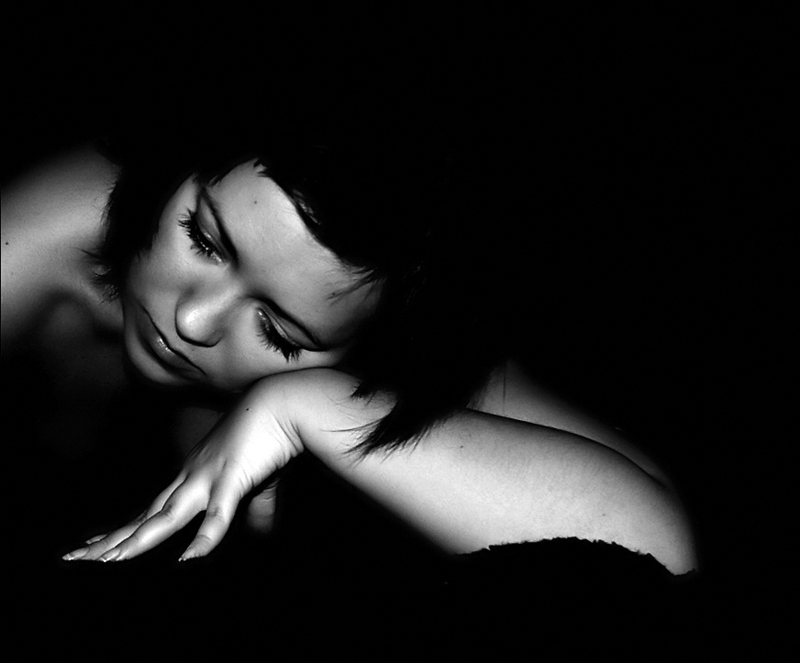 photo "falling in the dreams" tags: portrait, black&white, woman