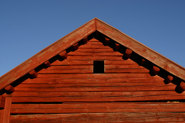 photo "Blue & red" tags: architecture, nature, landscape, 