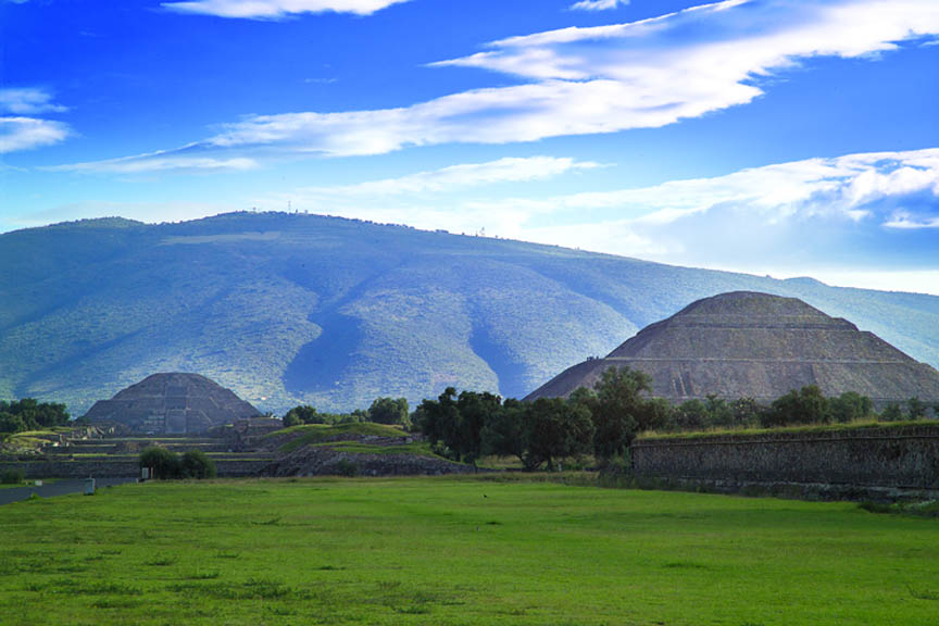 photo "moon and sun pyramids" tags: travel, landscape, North America, mountains