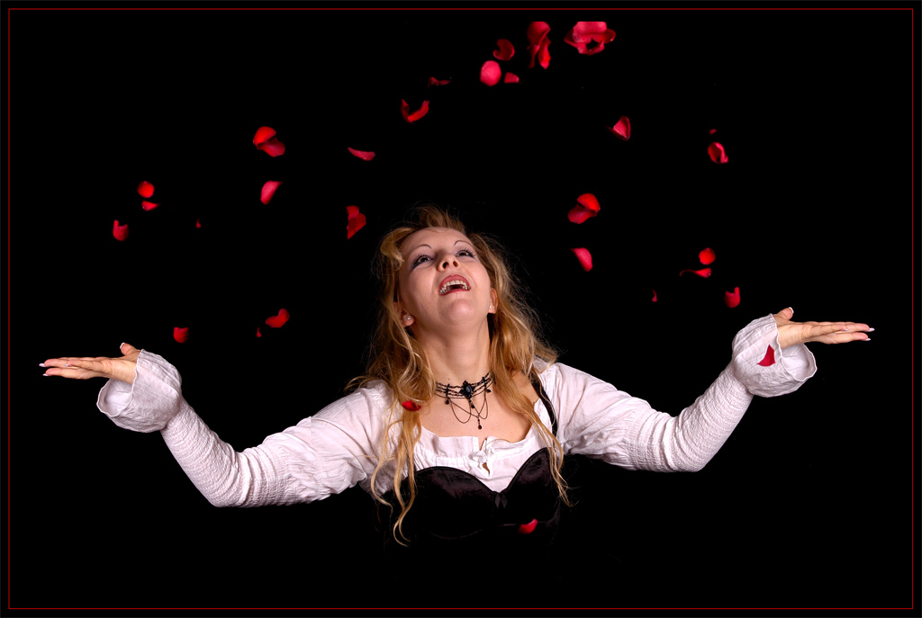 фото "for me it must rain red roses" метки: портрет, женщина