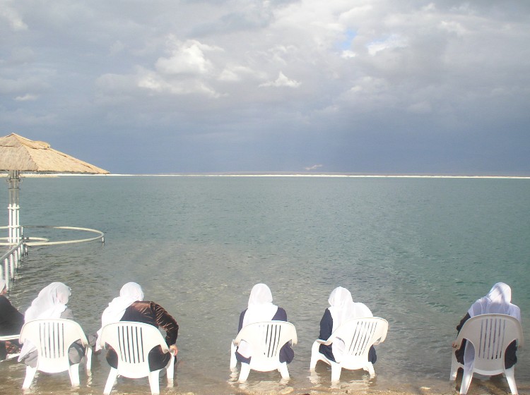 photo "Five Druze women" tags: landscape, water
