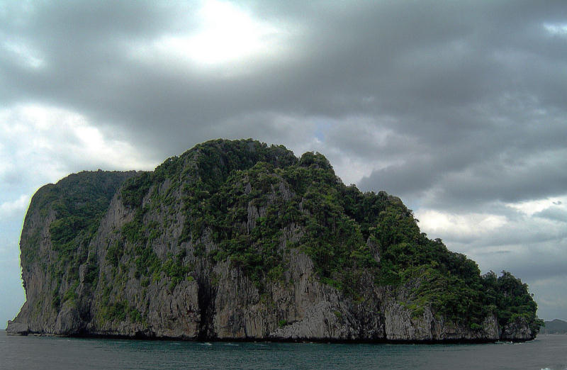 photo "The Rock" tags: landscape, clouds, mountains