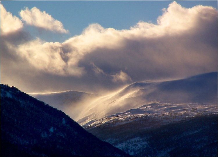 photo "Sunstrokes in the storm" tags: landscape, winter