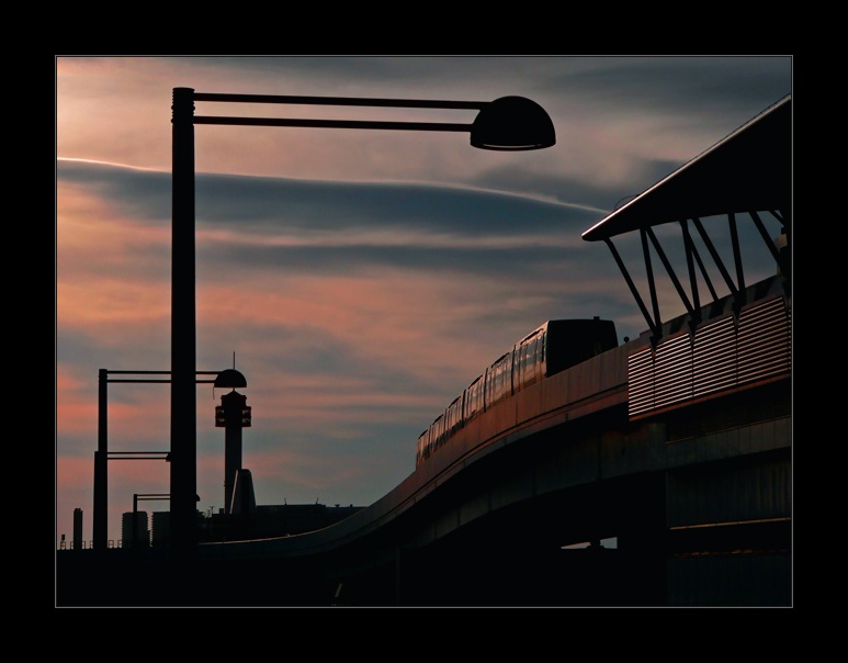 photo "evening train" tags: architecture, landscape, 