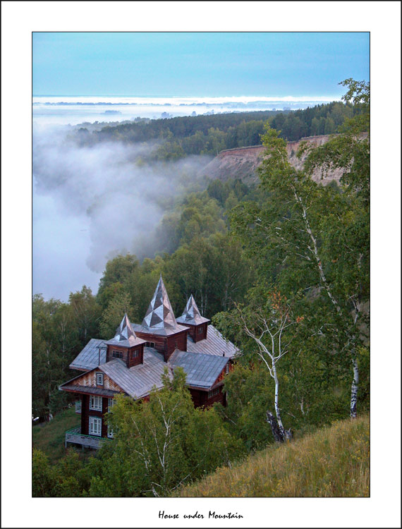 photo "House under Mountain" tags: misc., landscape, summer