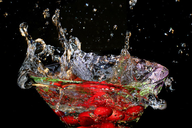 photo "Cranberry Splash!" tags: macro and close-up, 