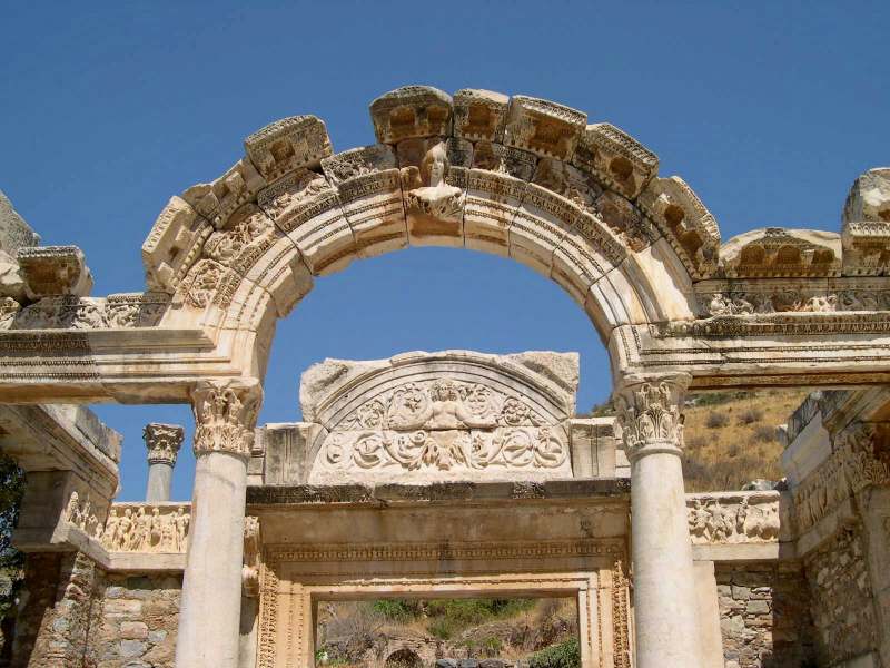 photo "THE TEMPLE OF HADRIAN (Ephesus Museum)" tags: architecture, landscape, 