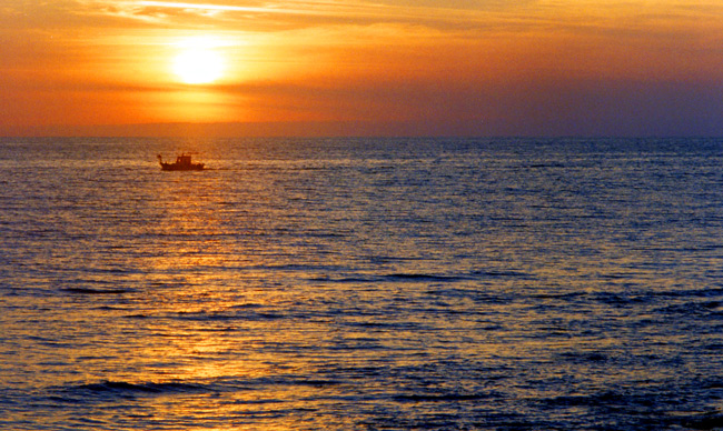 photo "Boat" tags: landscape, sunset