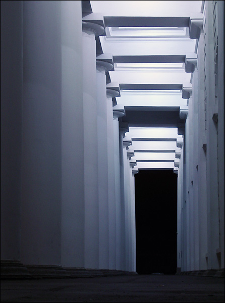 photo "Colonnade" tags: architecture, landscape, night