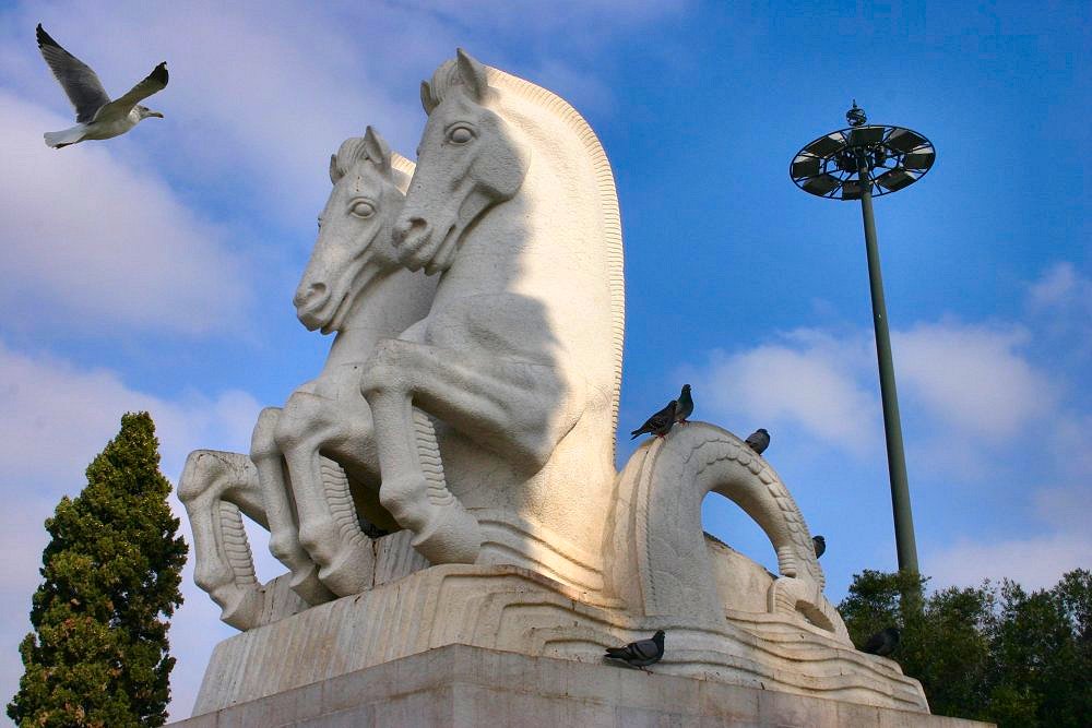 photo "Stone horses" tags: architecture, landscape, 
