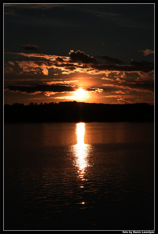 photo "Down!" tags: landscape, clouds, sunset