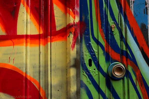 photo "Front door abstraction" tags: abstract, architecture, landscape, 