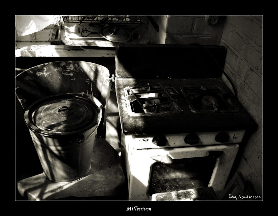 photo "Millenium" tags: black&white, genre, 