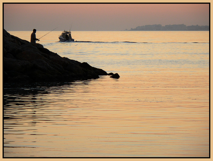 photo "Hour to fish" tags: landscape, sunset, water