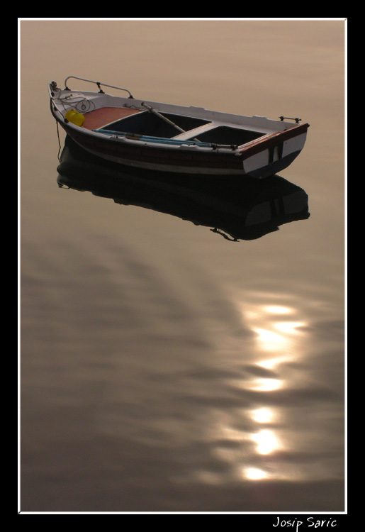 photo "Lonely Boat" tags: travel, landscape, Europe, water