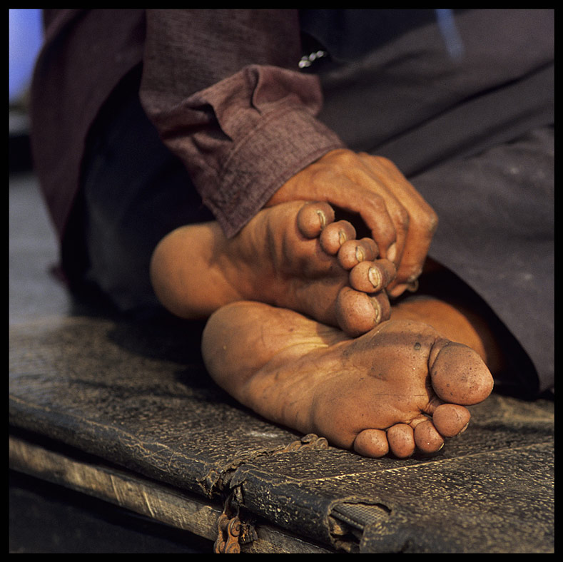 photo "Fisherman`s sole / Душа (ступня) рыбака" tags: travel, portrait, Asia, man