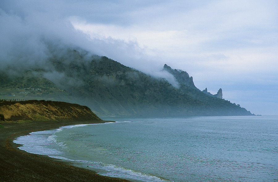 photo "In a fog..." tags: landscape, clouds, mountains