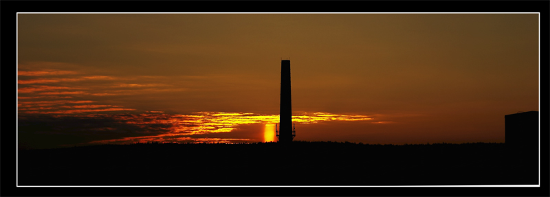 photo "sun pillar" tags: landscape, sunset