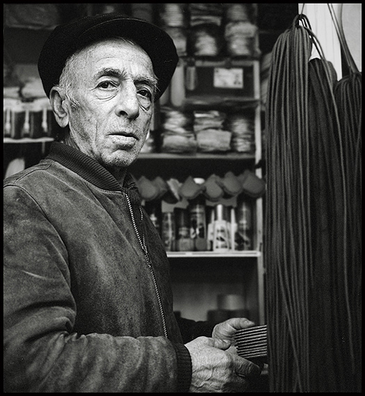 photo "Shoe repairer" tags: portrait, black&white, man