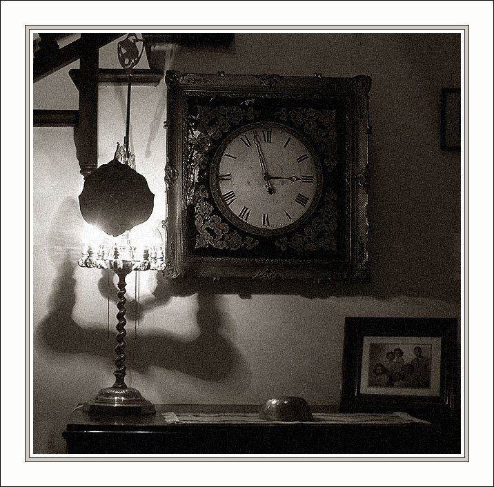 photo "Old clock" tags: still life, black&white, 