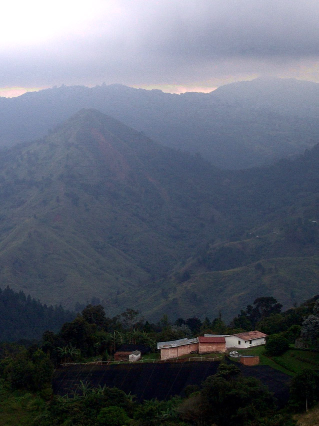 photo "Black on green" tags: landscape, mountains