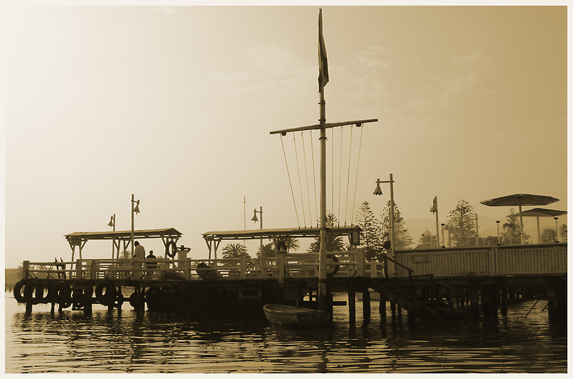 photo "Belle epoque pier" tags: landscape, water