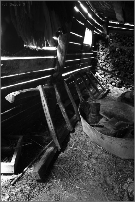 photo "About an old ladder" tags: black&white, genre, 