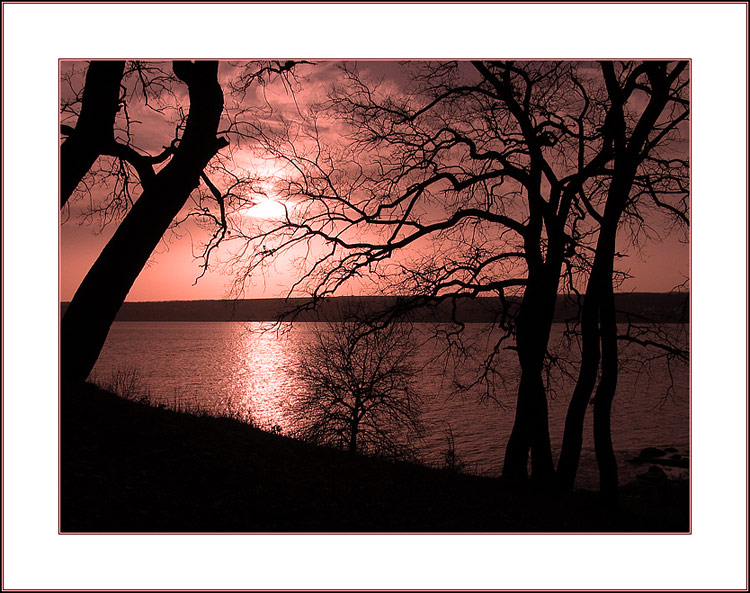 photo "silhouettes in red" tags: landscape, nature, water